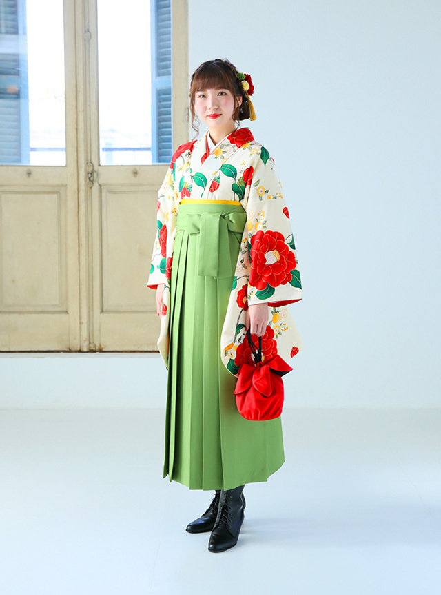 さいたま市大宮フォトスタジオラヴュー本店で撮影されたレンタル袴と卒業記念写真3