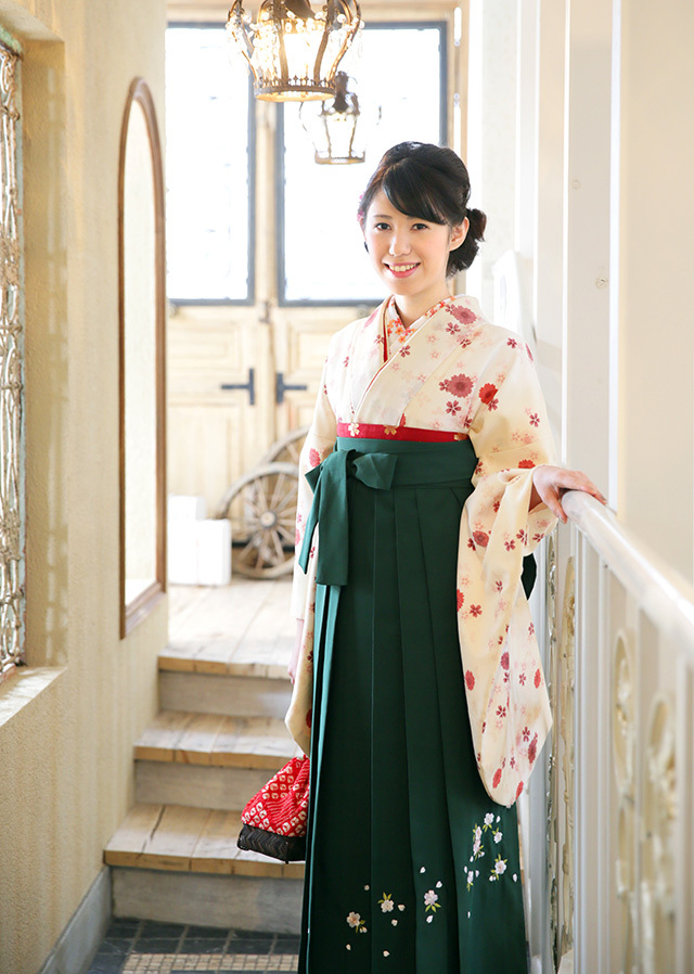 さいたま市大宮フォトスタジオラヴュー本店で撮影されたレンタル袴と卒業記念写真１１