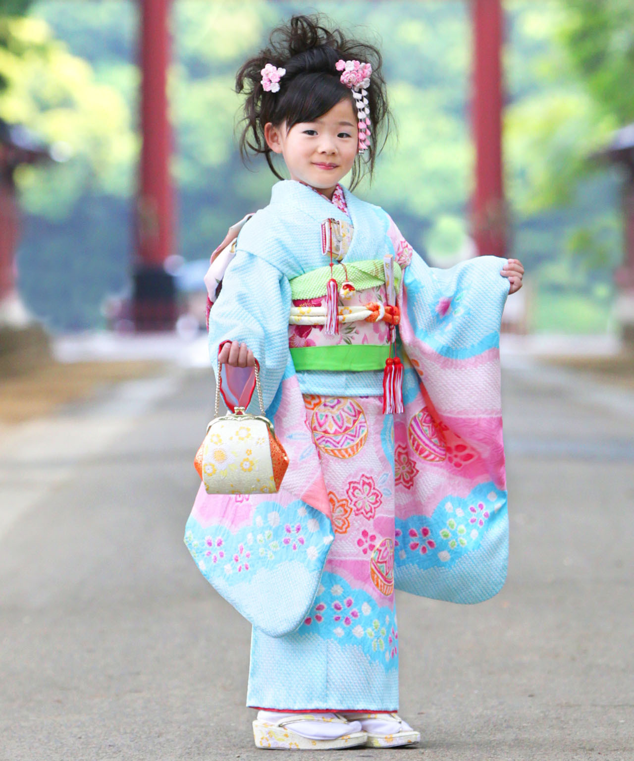 ラヴュー特選、七五三のお着物「正絹」_七歳_水色、ピンク雲模様１