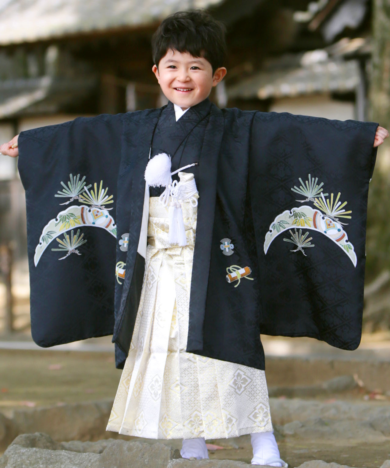 ラヴュー特選、七五三のお着物「正絹」_五歳_黒_兜１