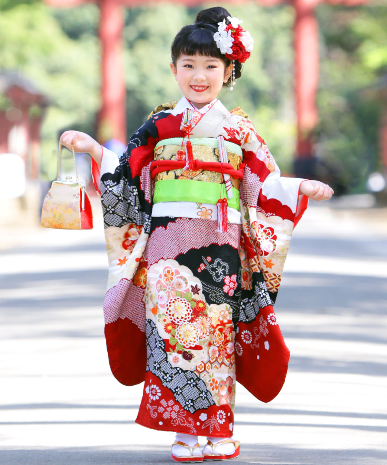 ラヴュー特選、七五三のお着物「正絹」_七歳_赤黒_絵羽１