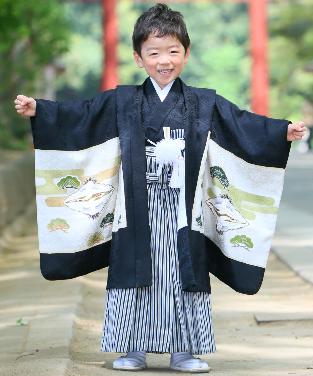 ラヴュー特選、七五三のお着物「正絹」_五歳_黒_松１