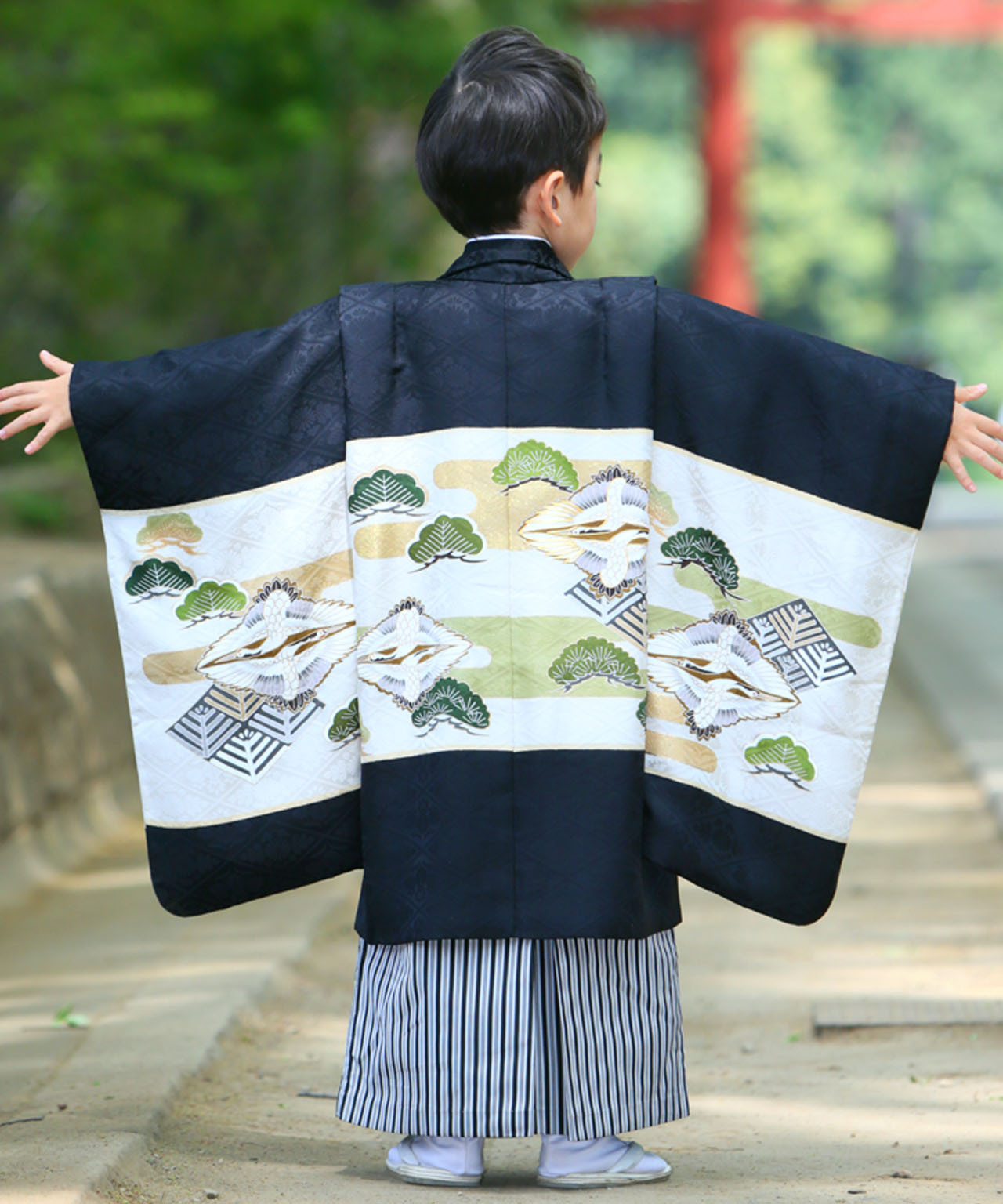 ラヴュー特選、七五三のお着物「正絹」_五歳_黒_松２