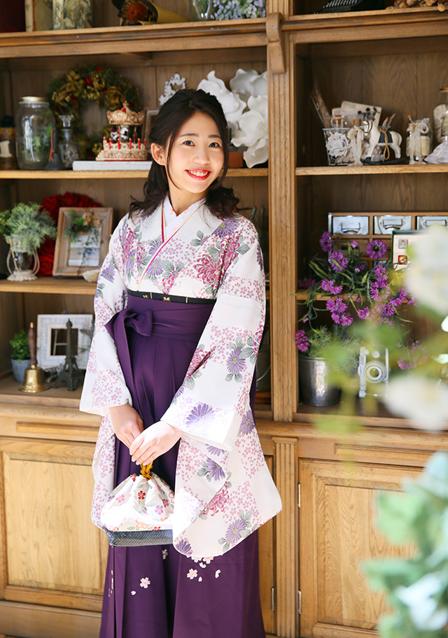 さいたま市大宮フォトスタジオラヴュー本店で撮影されたレンタル袴と卒業記念写真９