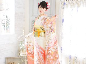 さいたま市大宮、豊島区池袋の写真館、フォトスタジオラヴューの成人振袖の衣裳持ち込みリスト