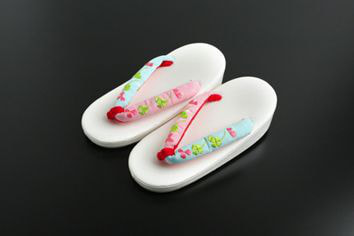 さいたま市大宮、豊島区池袋の写真館、フォトスタジオラヴューの七五三の三歳の衣裳持ち込みリスト：９_草履