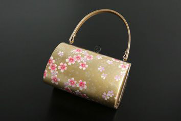 さいたま市大宮、豊島区池袋の写真館、フォトスタジオラヴューの成人振袖の衣裳持ち込みリスト：２０_バッグ