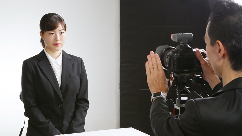 さいたま市大宮、豊島区池袋の写真館、フォトスタジオラヴューの証明写真の撮影シーン１