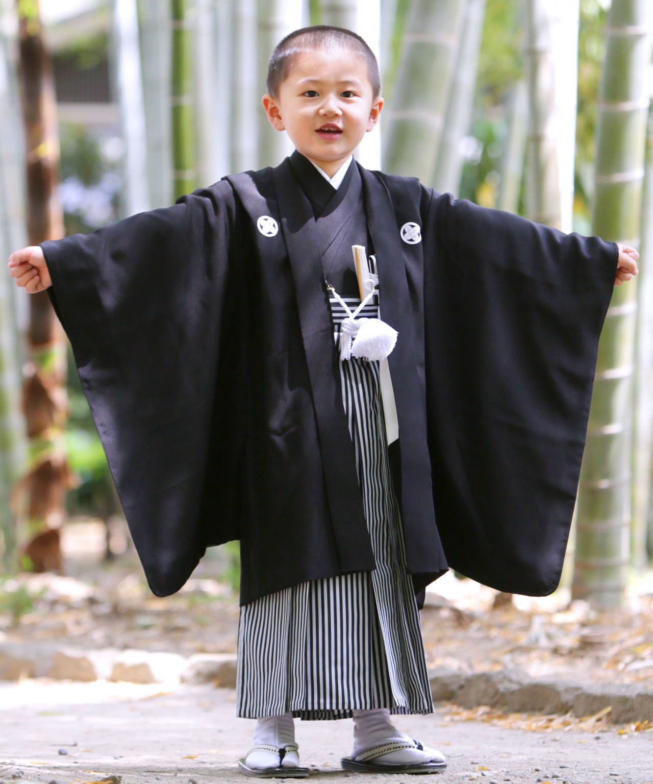 ラヴュー特選、七五三のお着物「正絹」_五歳_黒紋付１