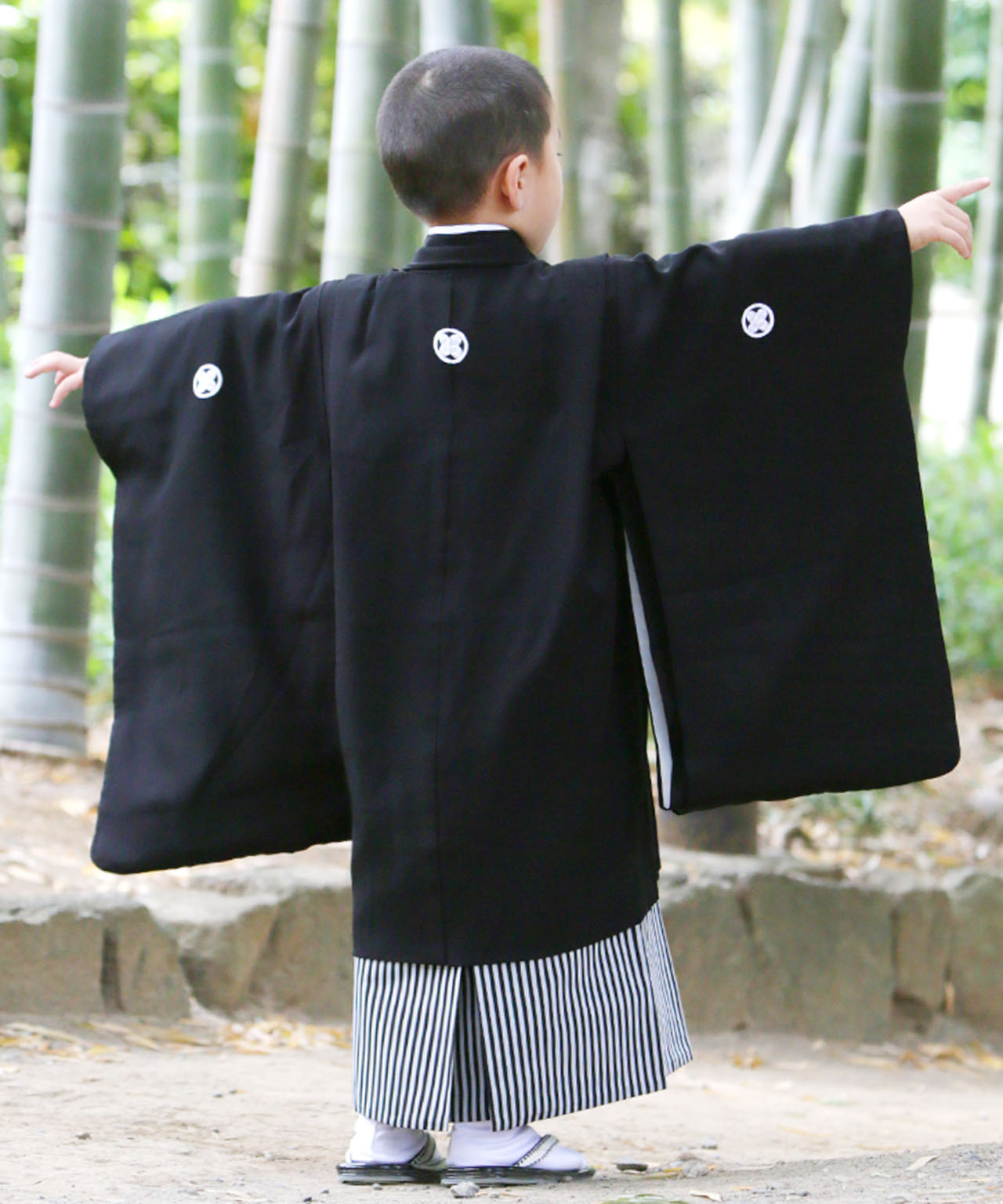 ラヴュー特選、七五三のお着物「正絹」_五歳_黒紋付２