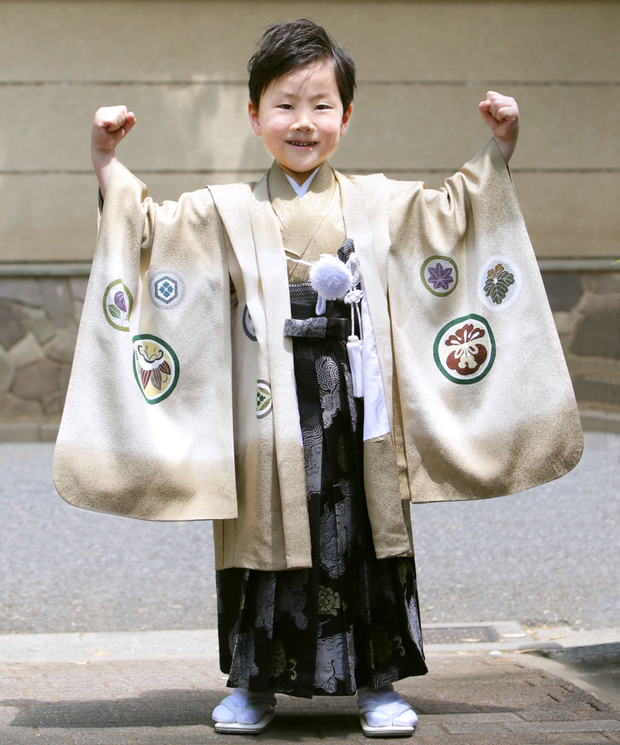 ラヴュー特選、七五三のお着物「正絹」_五歳_黒_ベージュ１