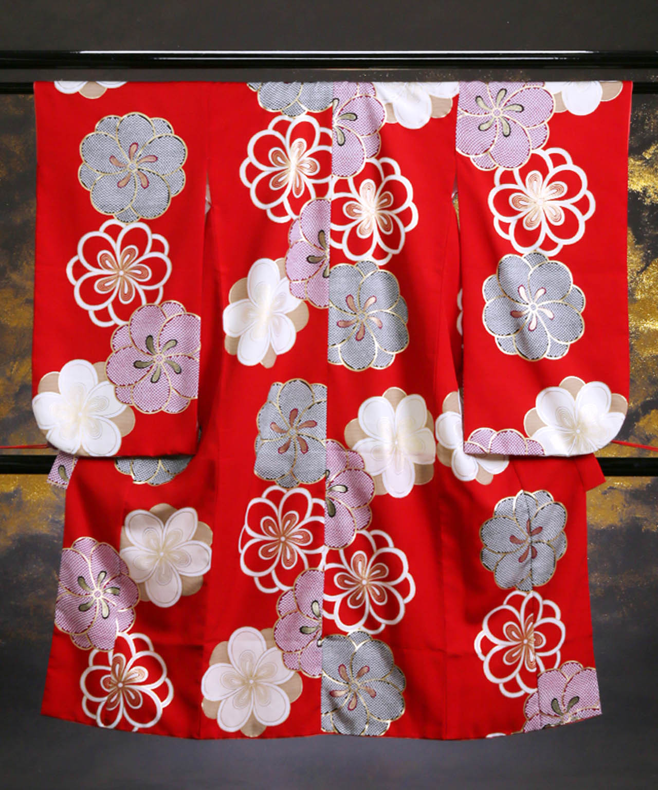 ラヴュー特選、七五三のお着物「正絹」_七歳_赤_大柄２