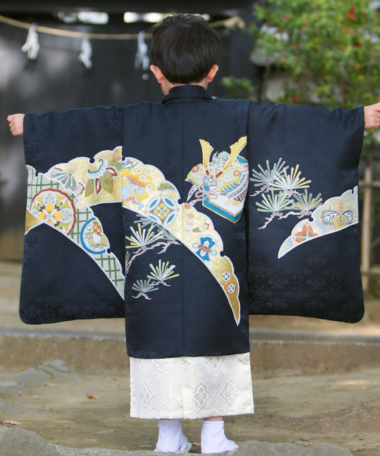 ラヴュー特選、七五三のお着物「正絹」_五歳_黒_兜２