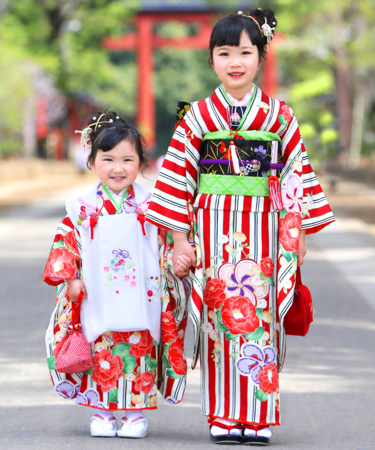 ラヴュー特選、七五三のお着物「正絹」_七歳_赤_モダン１