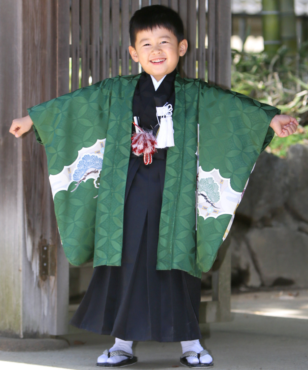 ラヴュー特選、七五三のお着物「正絹」_五歳_緑_松１