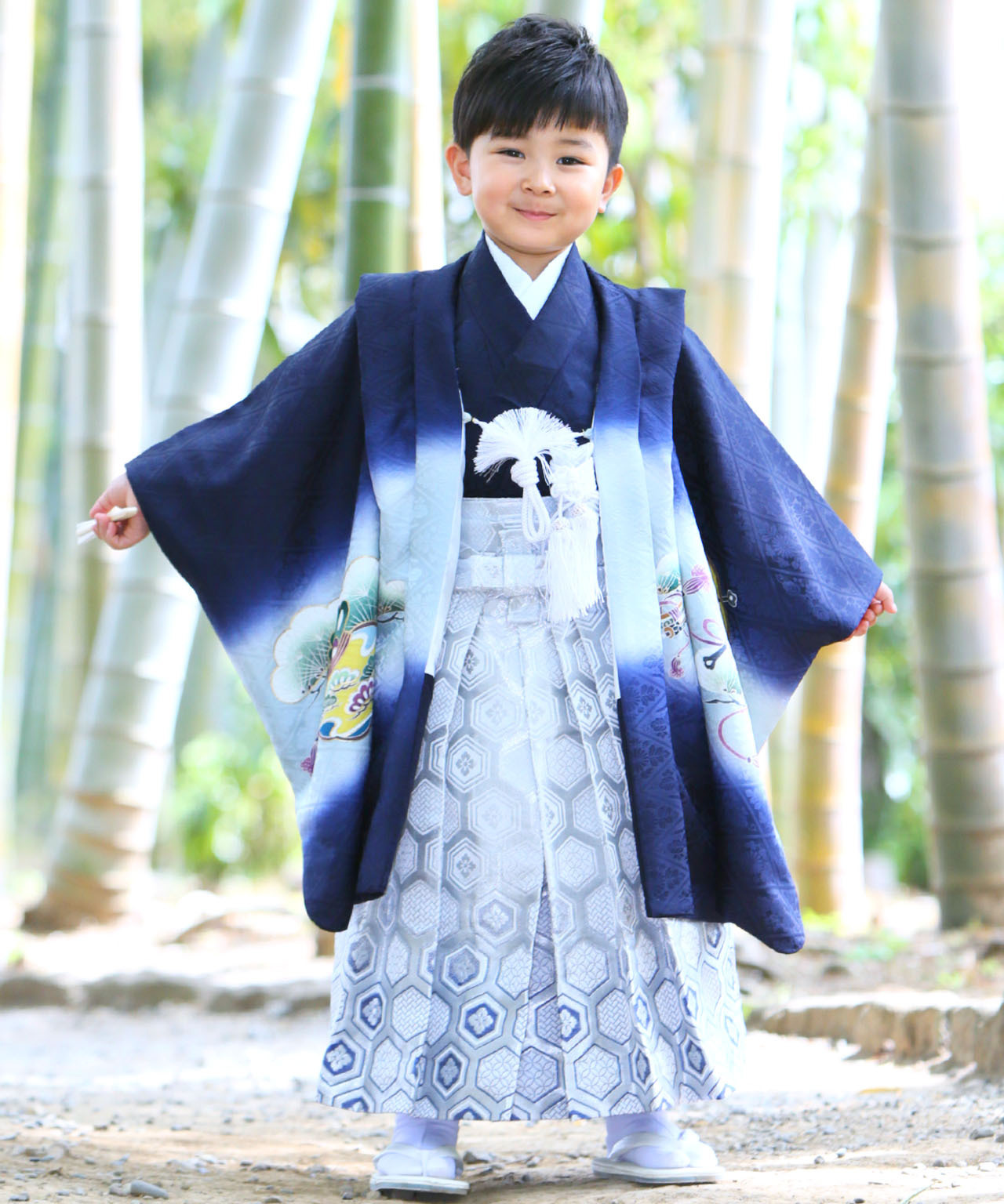 ラヴュー特選、七五三のお着物「正絹」_五歳_紺_鷹１