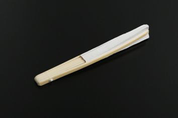 さいたま市大宮、豊島区池袋の写真館、フォトスタジオラヴューの七五三の五歳の衣裳持ち込みリスト：９_扇子