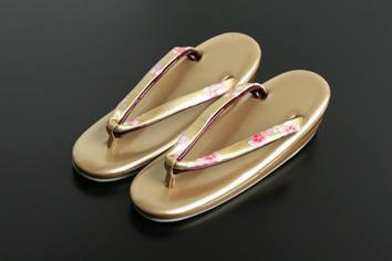 さいたま市大宮、豊島区池袋の写真館、フォトスタジオラヴューの十三参りの衣裳持ち込みリスト：１７_草履